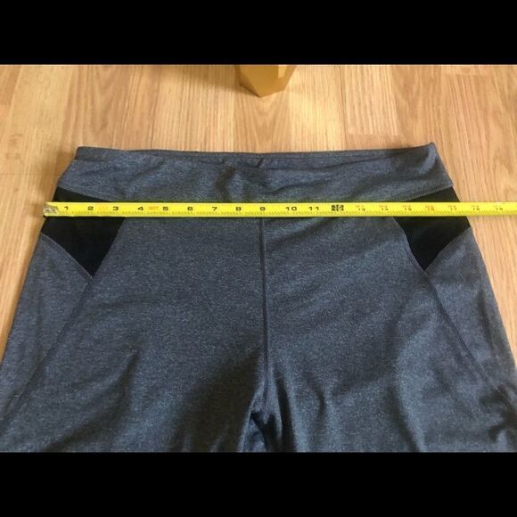NWT ELIE TAHARI SPORT Danni Capri Leggings - Picture 6 of 7